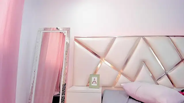 Tiffanymiller00 online show from 12.19.24