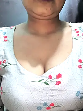 Snapshot of NEETU-89 chatting on 11.26.25 NEETU-89 online show from 11.26.25