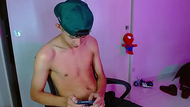 Snapshot of LiamGadiell chatting on 03.03.25 LiamGadiell online show from 03.03.25