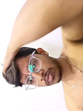 Snapshot of skinnyyyyyyyyy chatting on 01.21.25 skinnyyyyyyyyy online show from 01.21.25