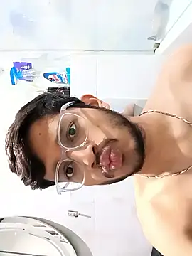 Snapshot of skinnyyyyyyyyy chatting on 02.15.25 skinnyyyyyyyyy online show from 02.15.25