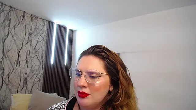 Snapshot of MartinaGuzmann chatting on 03.17.25 MartinaGuzmann online show from 03.17.25