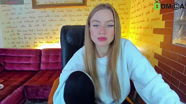 Snapshot of alexa_glory chatting on 10.31.25 alexa glory online show from 10.31.25