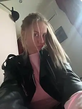 Snapshot of alexa_glory chatting on 11.09.25 alexa glory online show from 11.09.25