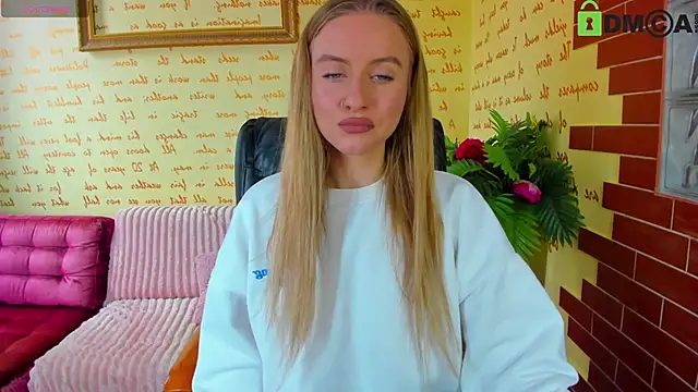 Snapshot of alexa_glory chatting on 11.12.25 alexa glory online show from 11.12.25