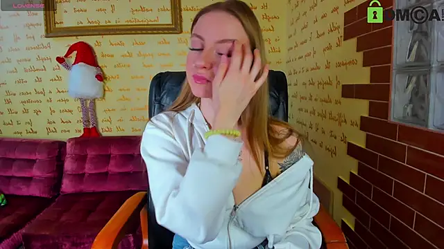 Snapshot of alexa_glory chatting on 12.15.25 alexa glory online show from 12.15.25