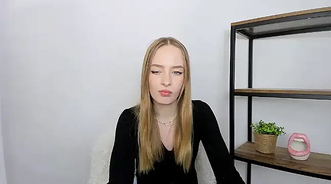 Snapshot of LilaGold chatting on 12.03.24 LilaGold online show from 12.03.24