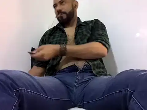 Snapshot of bruce_bigg chatting on 02.06.25 bruce bigg online show from 02.06.25