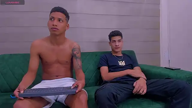 Snapshot of hard_guysbb chatting on 09.24.25 hard guysbb online show from 09.24.25