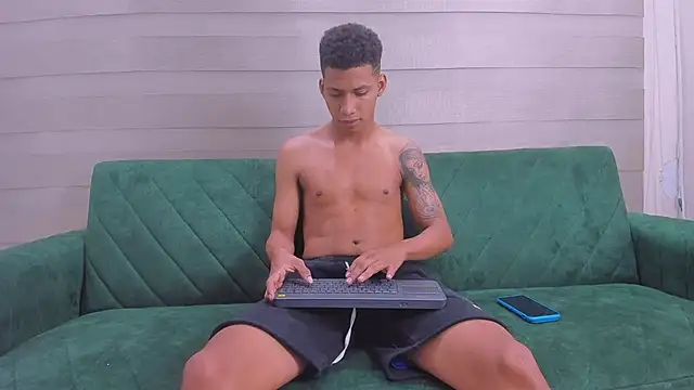 Snapshot of hard_guysbb chatting on 09.27.25 hard guysbb online show from 09.27.25