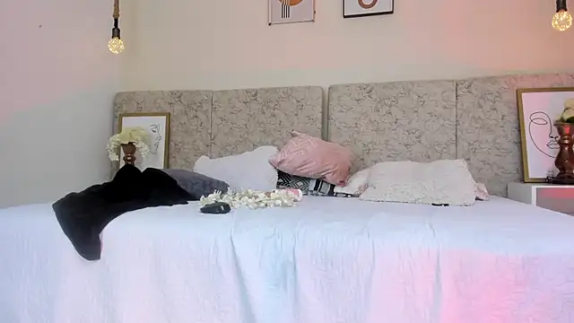 naomiii   online show from 03.22.25