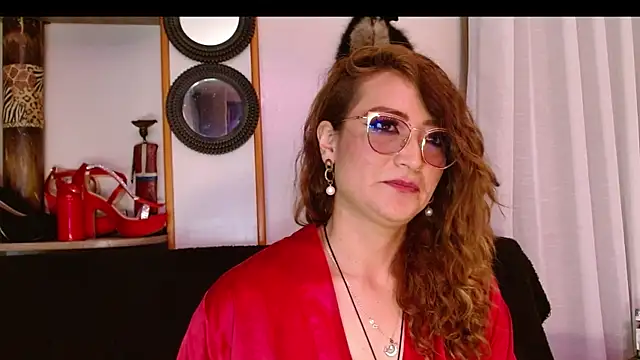 Snapshot of AdeleMourfg chatting on 02.10.25 AdeleMourfg online show from 02.10.25