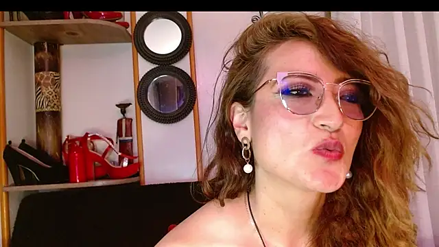 Snapshot of AdeleMourfg chatting on 02.10.25 AdeleMourfg online show from 02.10.25