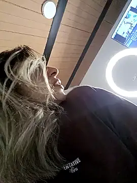 Karolgood3 online show from 05.16.26