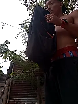 Snapshot of tayson_ chatting on 10.25.25 tayson online show from 10.25.25