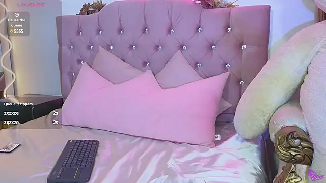 Snapshot of Jazmin_tay chatting on 02.10.25 Jazmin tay online show from 02.10.25