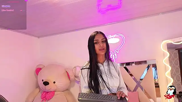 Snapshot of Jazmin_tay chatting on 11.22.25 Jazmin tay online show from 11.22.25