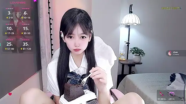 Snapshot of Xiaomi-Angela chatting on 06.26.26 Xiaomi-Angela online show from 06.26.26