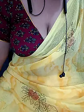 Snapshot of Yours_Radika chatting on 12.28.24 Yours Radika online show from 12.28.24