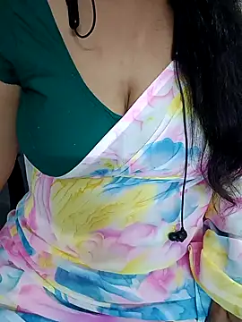 Snapshot of Yours_Radika chatting on 01.01.25 Yours Radika online show from 01.01.25