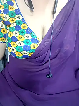 Snapshot of Yours_Radika chatting on 01.02.25 Yours Radika online show from 01.02.25