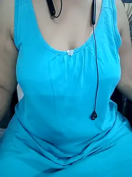 Snapshot of Yours_Radika chatting on 01.13.25 Yours Radika online show from 01.13.25