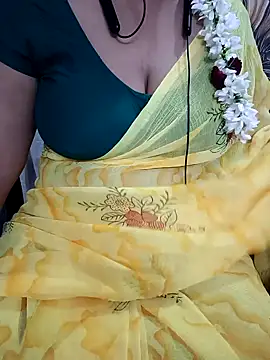 Snapshot of Yours_Radika chatting on 01.29.25 Yours Radika online show from 01.29.25