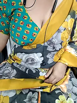 Snapshot of Yours_Radika chatting on 01.31.25 Yours Radika online show from 01.31.25