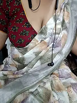 Snapshot of Yours_Radika chatting on 02.01.25 Yours Radika online show from 02.01.25