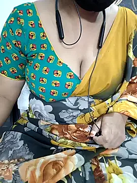 Snapshot of Yours_Radika chatting on 02.05.25 Yours Radika online show from 02.05.25