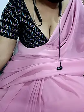 Snapshot of Yours_Radika chatting on 02.07.25 Yours Radika online show from 02.07.25