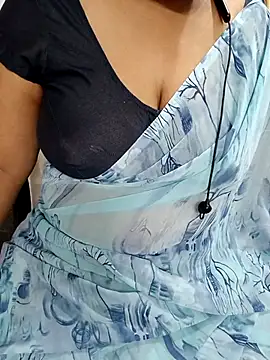 Snapshot of Yours_Radika chatting on 03.01.25 Yours Radika online show from 03.01.25