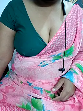 Snapshot of Yours_Radika chatting on 03.04.25 Yours Radika online show from 03.04.25