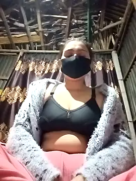 Snapshot of HenaAra chatting on 02.04.25 HenaAra online show from 02.04.25