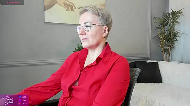 Nika Smit online show from 02.15.25