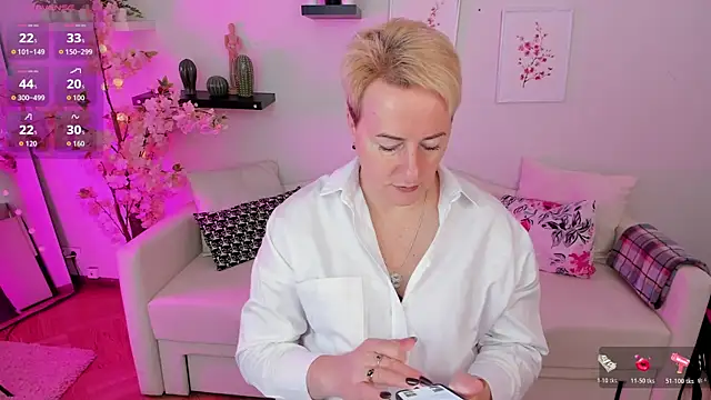 Nika Smit online show from 10.19.25