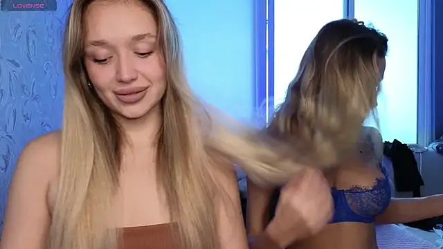 Snapshot of Megan_Kira chatting on 11.07.25 Megan Kira online show from 11.07.25