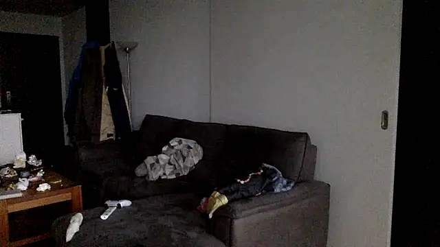 Snapshot of oktober1993 chatting on 12.19.25 oktober1993 online show from 12.19.25