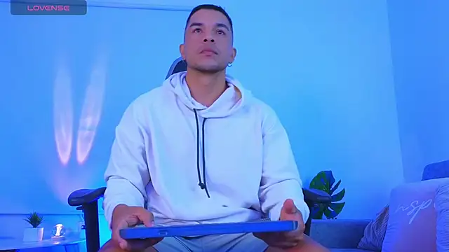 estebandelouis online show from 04.20.26