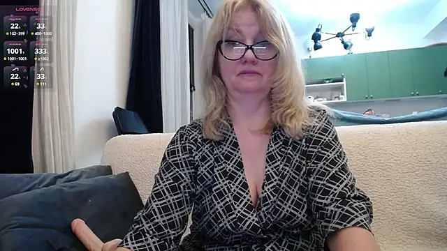 Blond Woman online show from 01.26.25