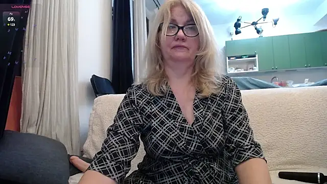 Blond Woman online show from 01.28.25