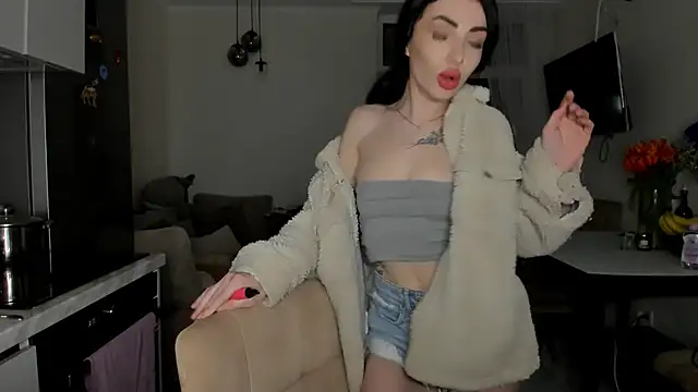 NancyLovee  online show from 04.18.26