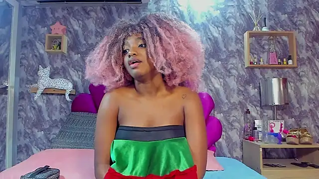 Snapshot of EMMAPARISS chatting on 10.15.25 EMMAPARISS online show from 10.15.25