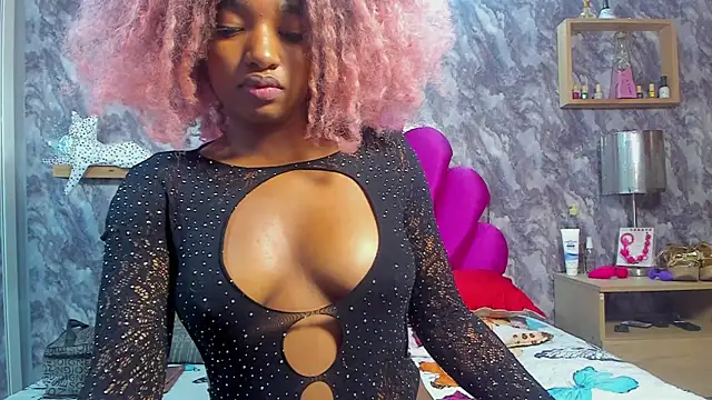 Snapshot of EMMAPARISS chatting on 10.22.25 EMMAPARISS online show from 10.22.25