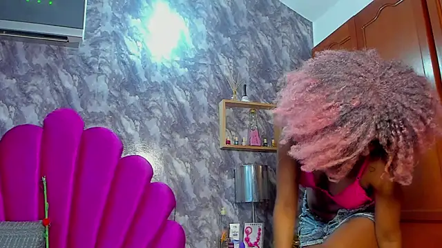 Snapshot of EMMAPARISS chatting on 10.27.25 EMMAPARISS online show from 10.27.25