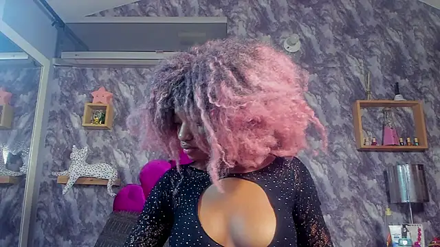 Snapshot of EMMAPARISS chatting on 12.03.25 EMMAPARISS online show from 12.03.25