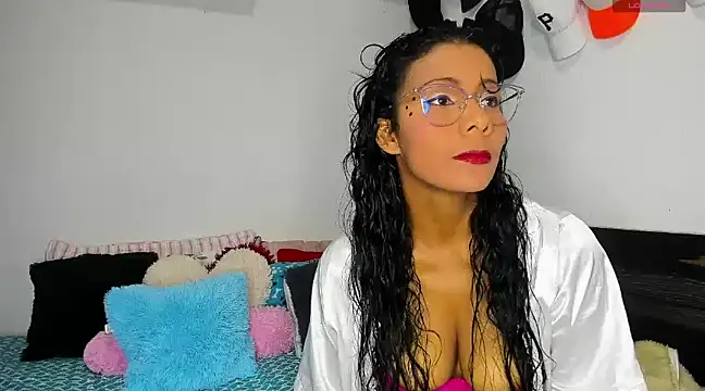 Snapshot of Nenita_Hot_ chatting on 03.06.25 Nenita Hot  online show from 03.06.25