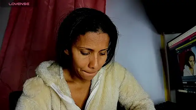 Snapshot of Nenita_Hot_ chatting on 09.10.25 Nenita Hot  online show from 09.10.25