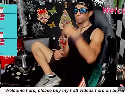 Snapshot of MikeRose94 chatting on 12.20.25 MikeRose94 online show from 12.20.25