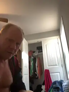 Snapshot of masterjerseyjoe chatting on 01.10.25 masterjerseyjoe online show from 01.10.25